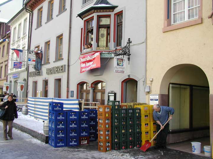 alles leer aber es steht noch einiges oben ...