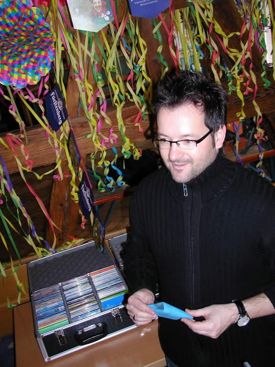 der DJ sortiert noch